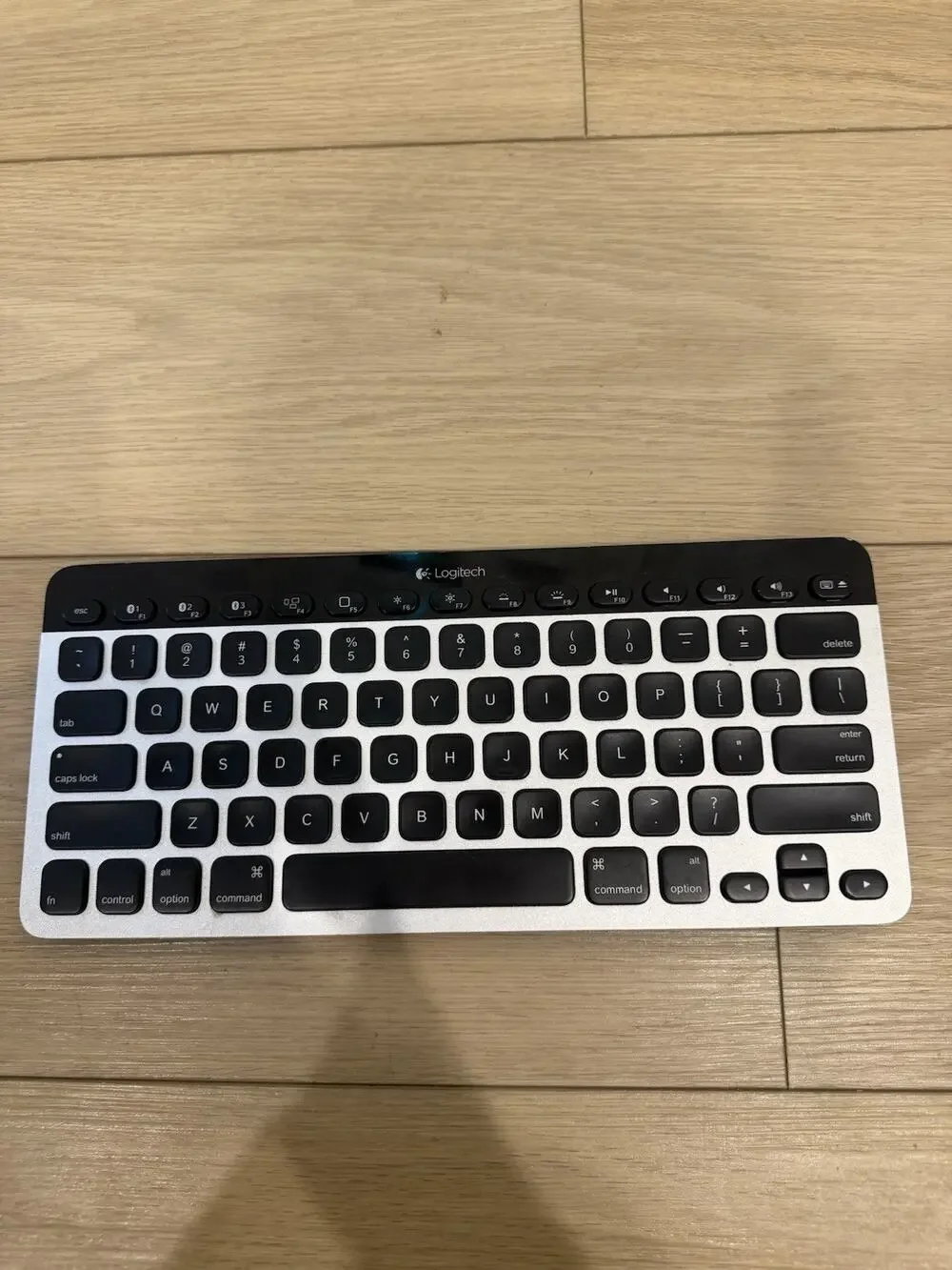 Logitech Easy Switch K811 Illuminated Bluetooth Wireless Keyboard Tested Working